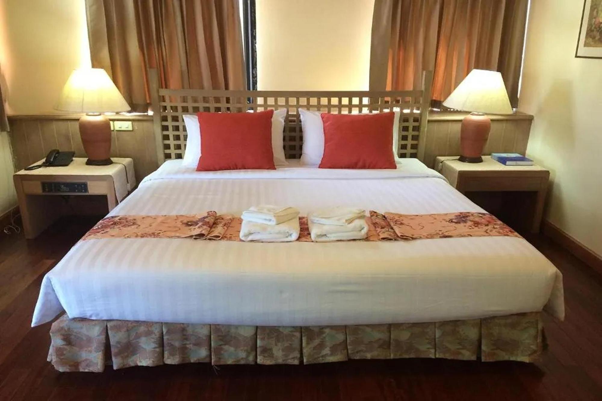 Pin Hotel Lampang Exterior photo