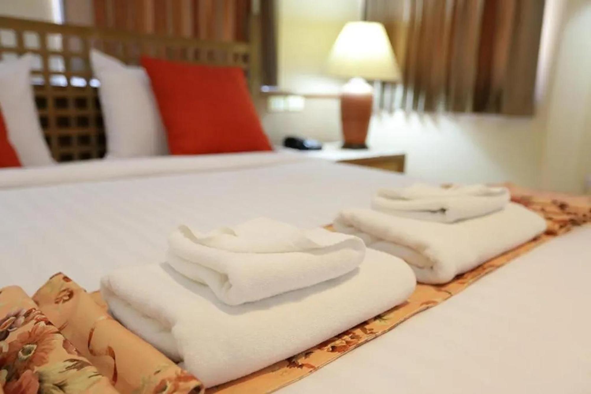 Pin Hotel Lampang Exterior photo
