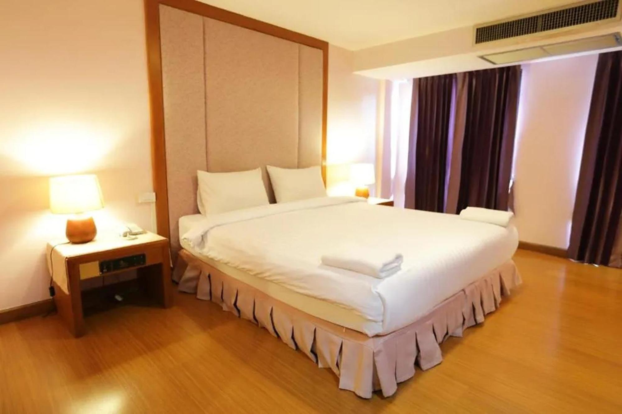 Pin Hotel Lampang Exterior photo