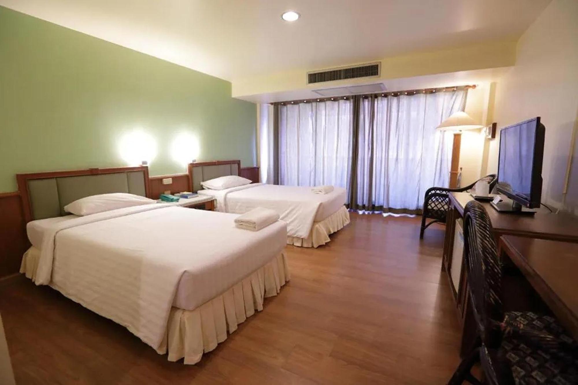 Pin Hotel Lampang Exterior photo