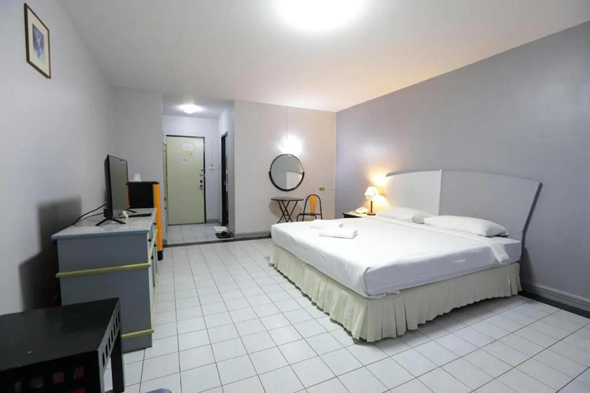 Pin Hotel Lampang Exterior photo