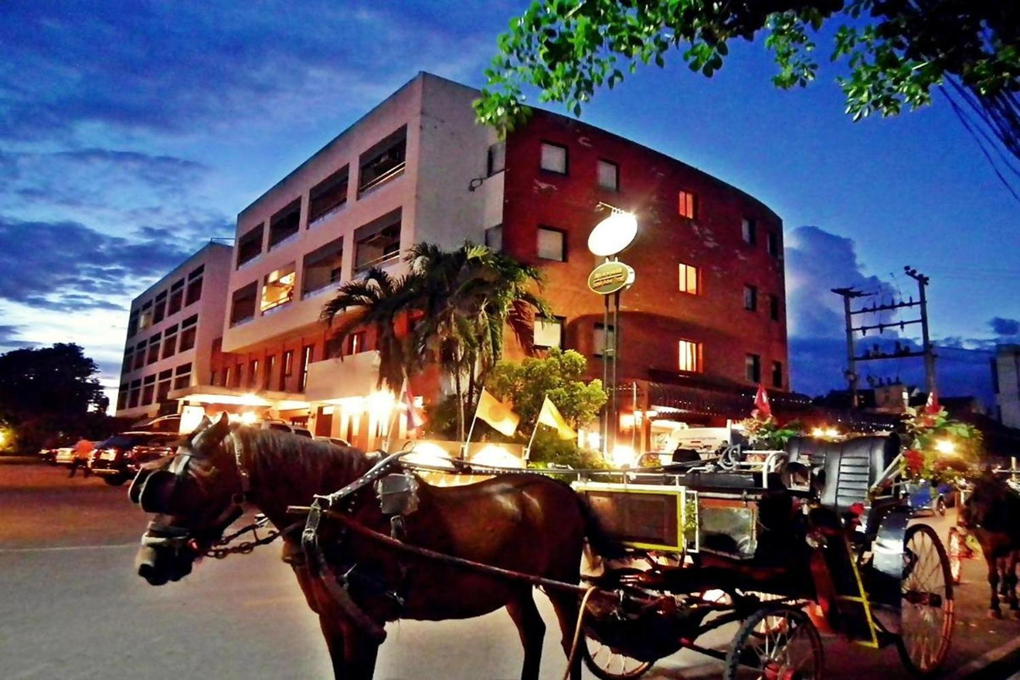 Pin Hotel Lampang Exterior photo