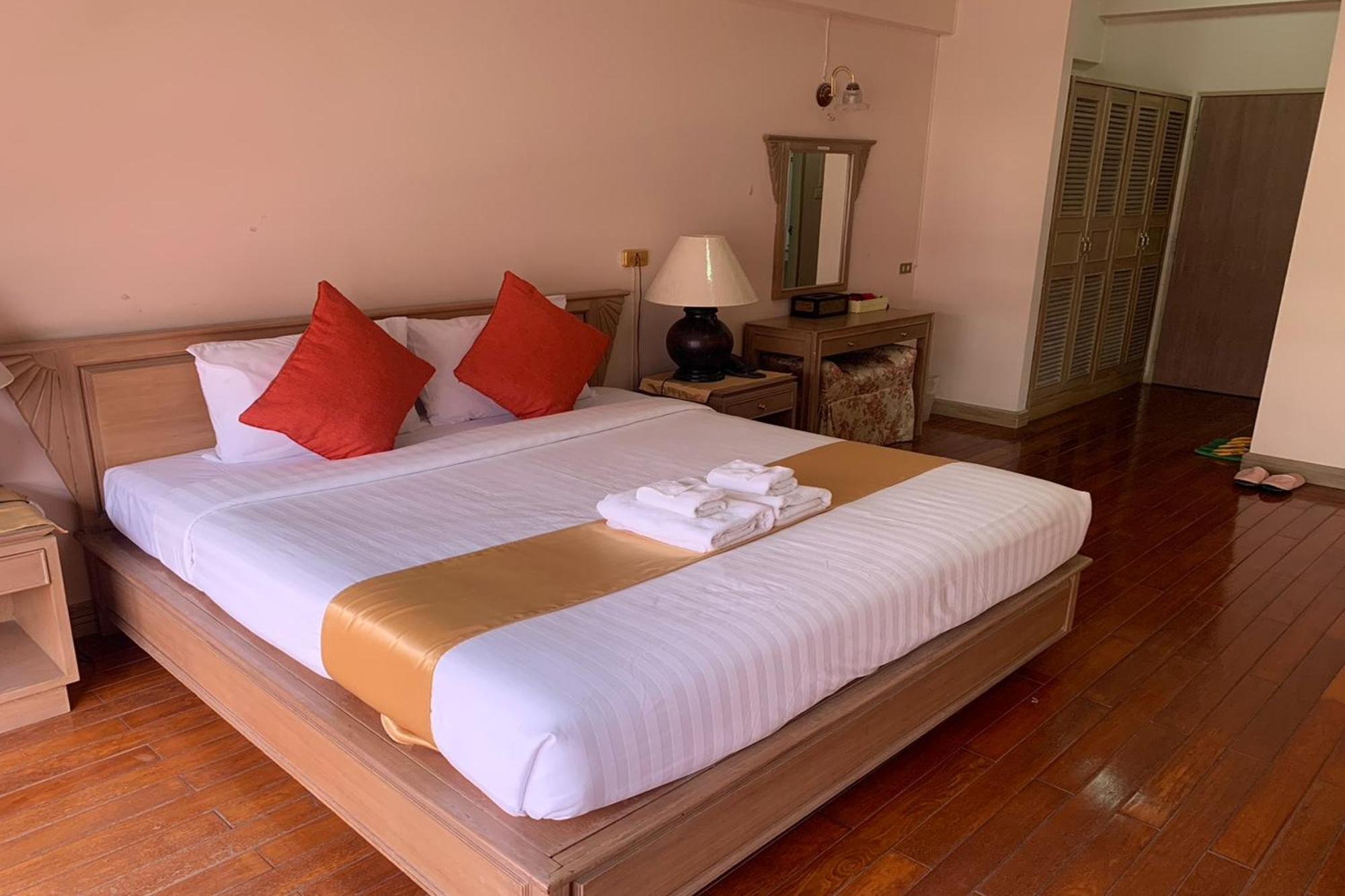 Pin Hotel Lampang Exterior photo